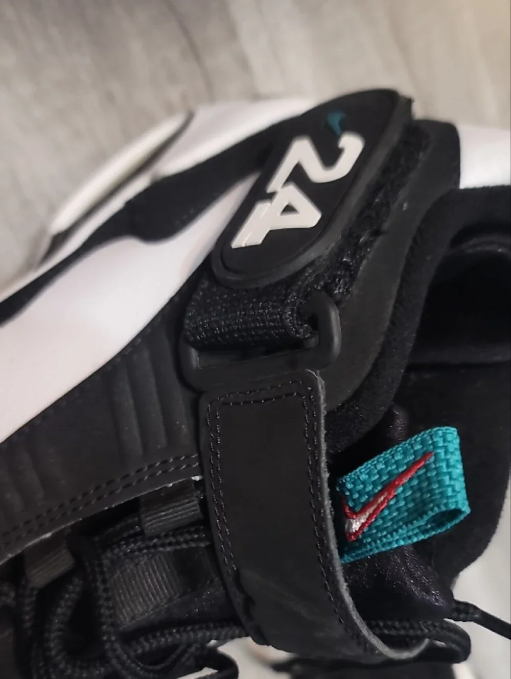 Nike High-Top Air Griffey Max 1 in Black White Teal Accents